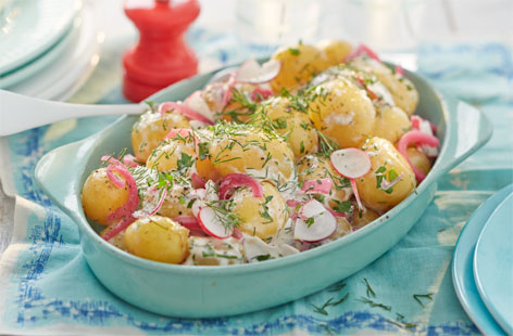 A creamy and light potato salad that's dressed with a delicious Scandinavian spin. Loaded with sour cream and fresh herbs, this tasty barbecue side salad or light lunch is the ideal dish for enjoying al fresco.