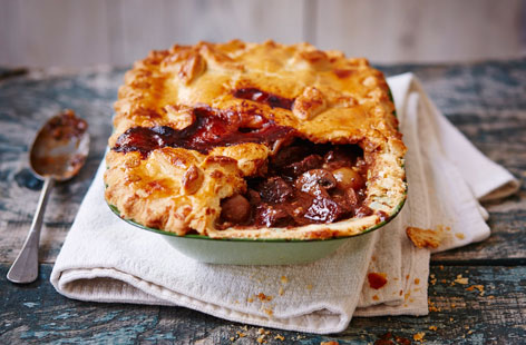 This traditional French beef bourguignon pie is a stand out hearty meal. The delicious combination of succulent braised beef, chestnut mushrooms and rich red wine sauce makes this dish extra special.