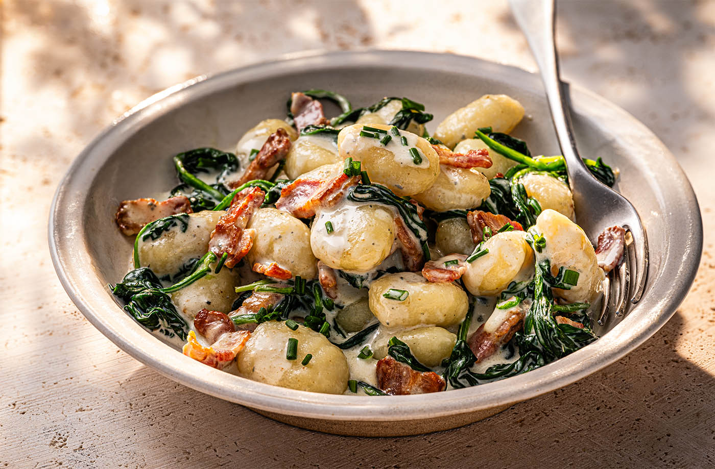 Gnocchi with blue cheese, bacon and spinach recipe