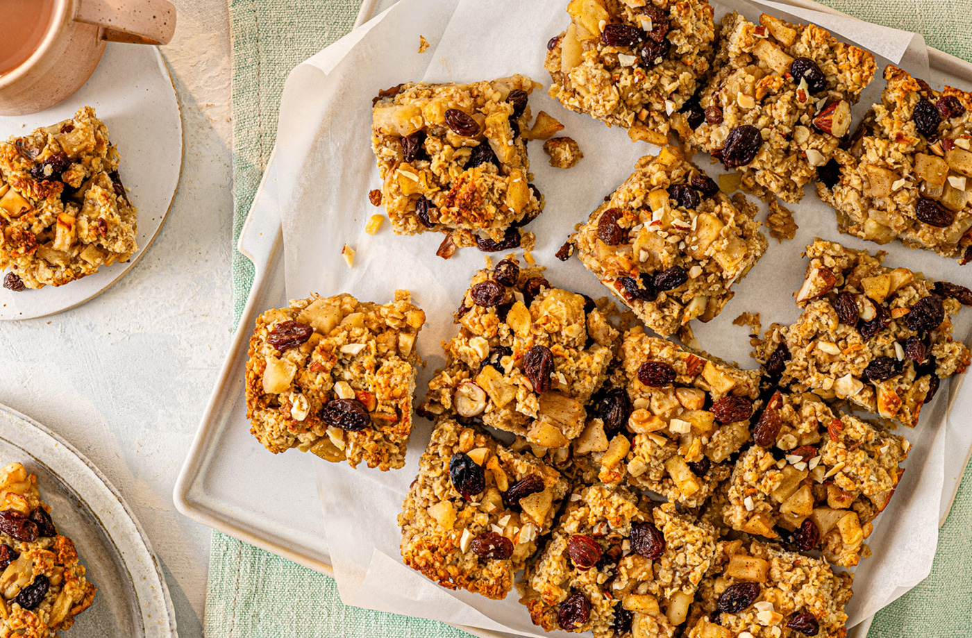 Apple crumble oat bars recipe