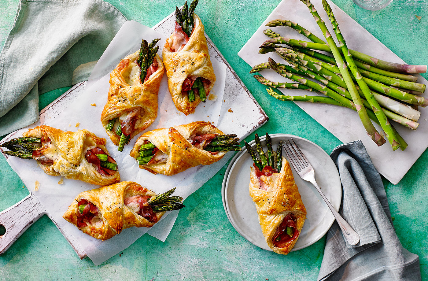 Asparagus, ham and gruyère pastry parcels recipe