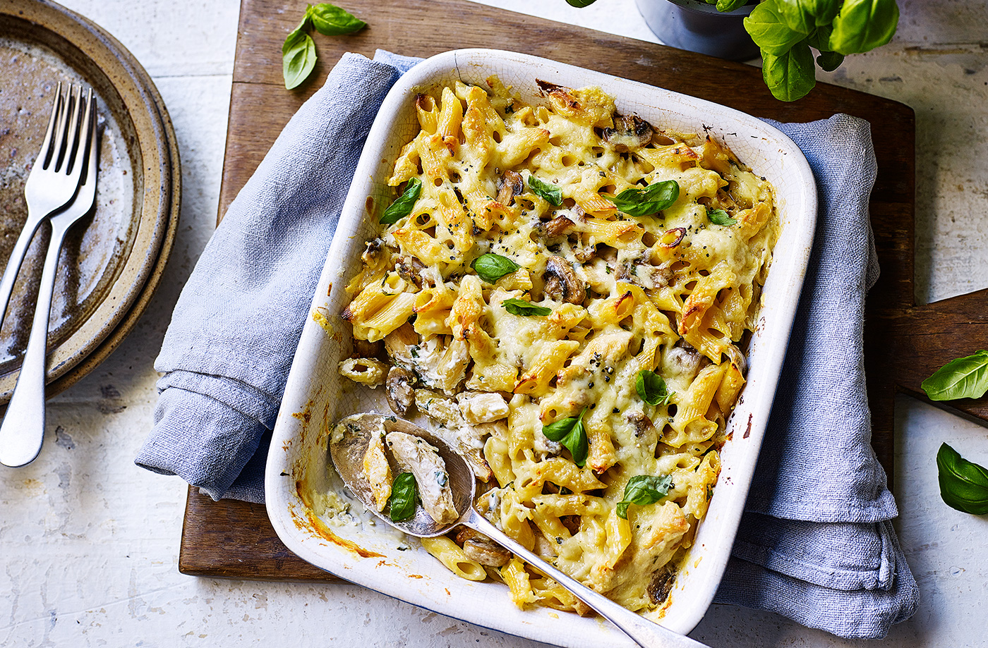 Cheesy chicken and mushroom pasta bake recipe