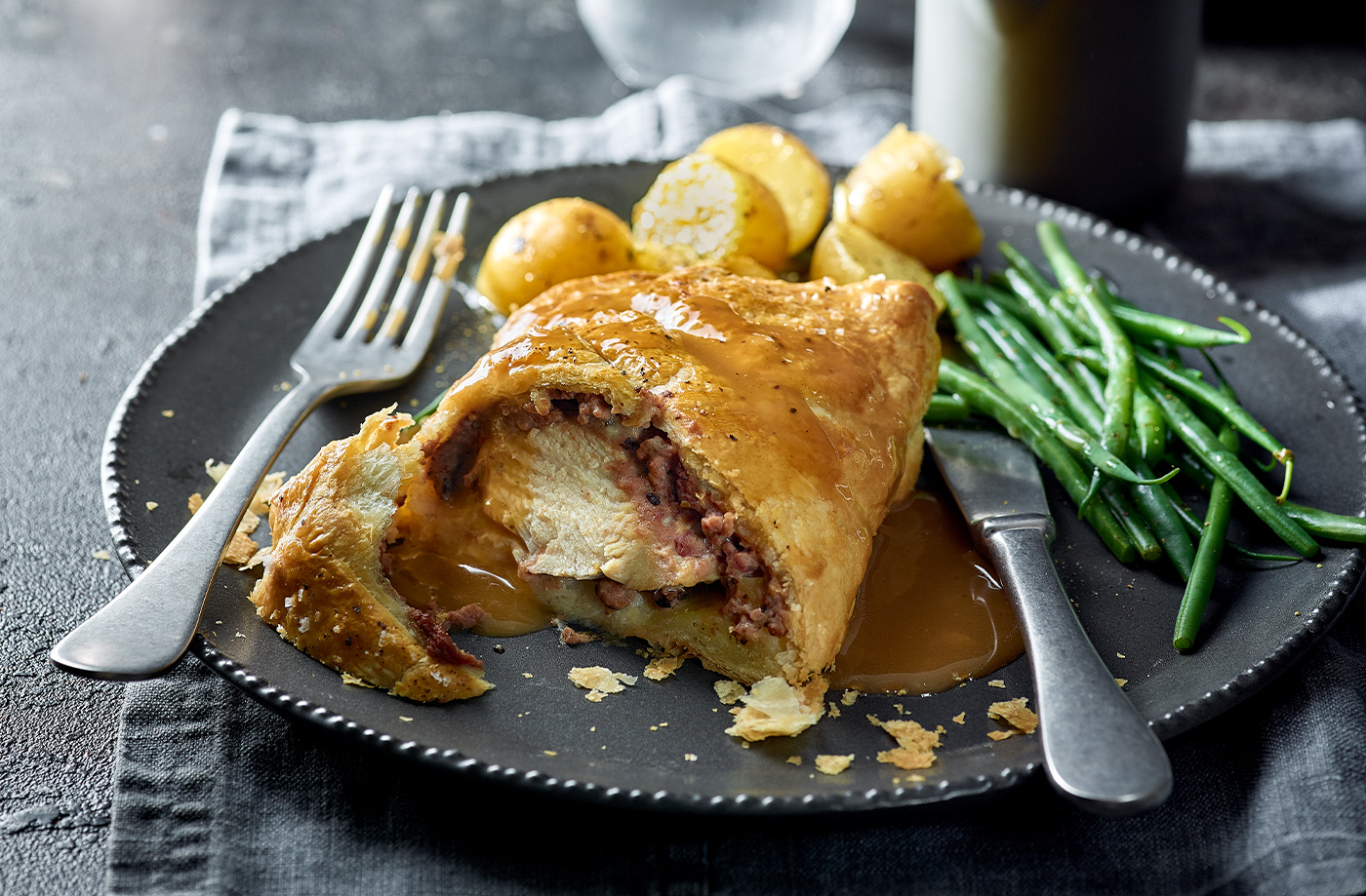Chicken en croûte with new potatoes and green beans recipe