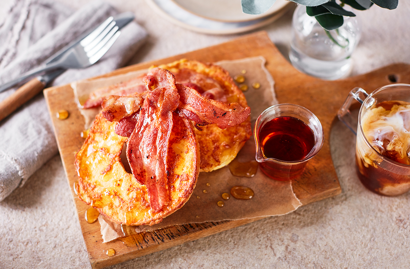 Cheesy French toast bagel with crispy bacon recipe