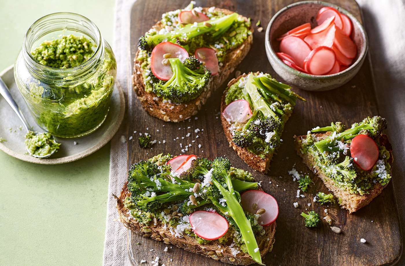 Goat's cheese and broccoli pesto toasts recipe
