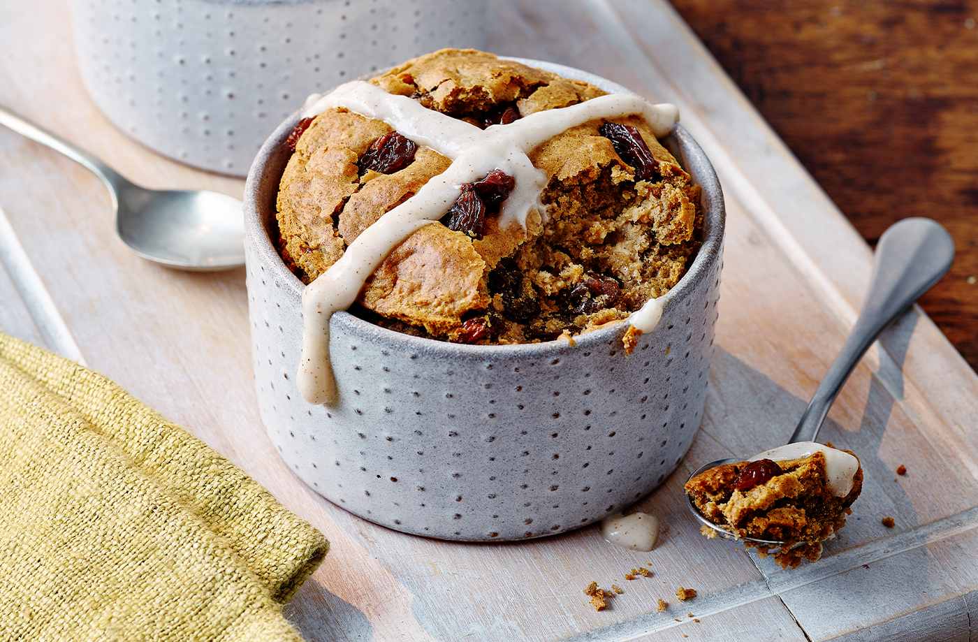 Hot cross bun baked oats recipe