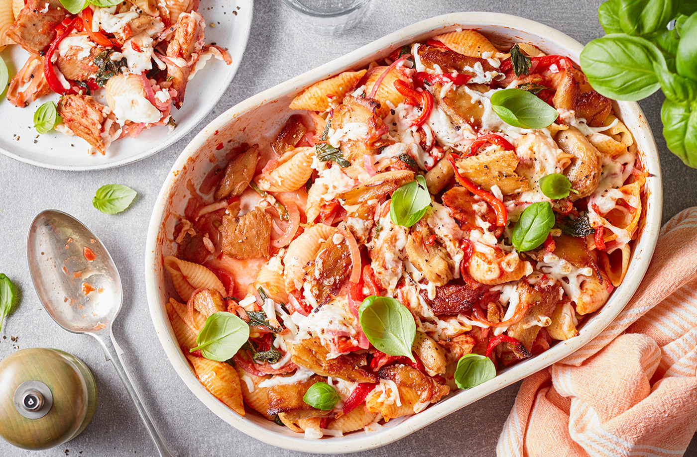 Spicy vegan 'chicken' pasta bake recipe