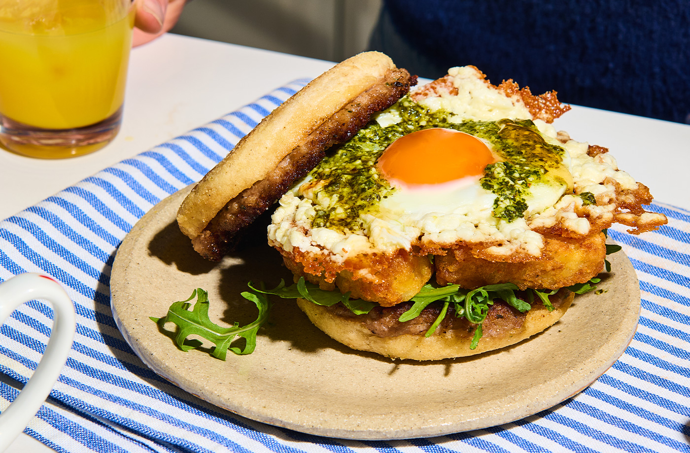 Pesto feta fried egg breakfast muffin recipe