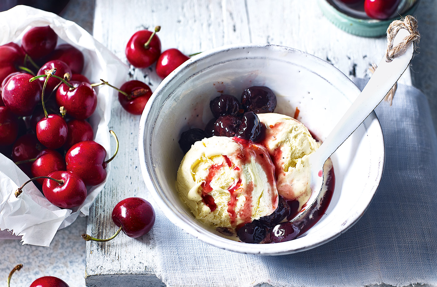 Cinnamon and vanilla preserved cherries recipe