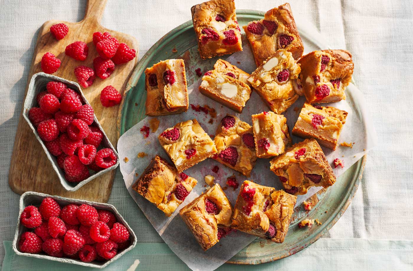 Caramelised white chocolate and raspberry blondies recipe