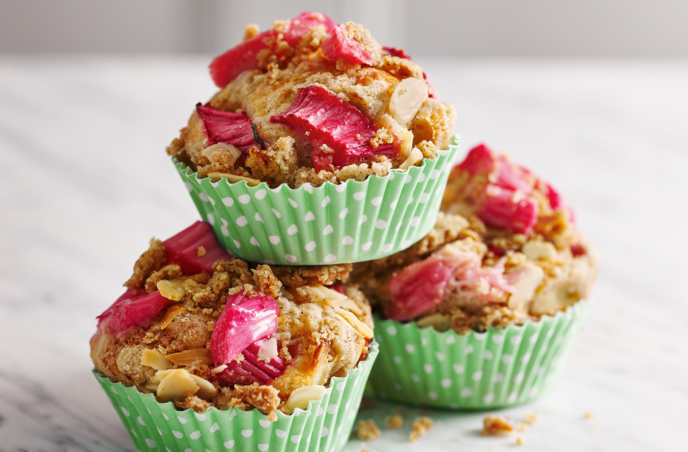 Rhubarb crumble muffins recipe