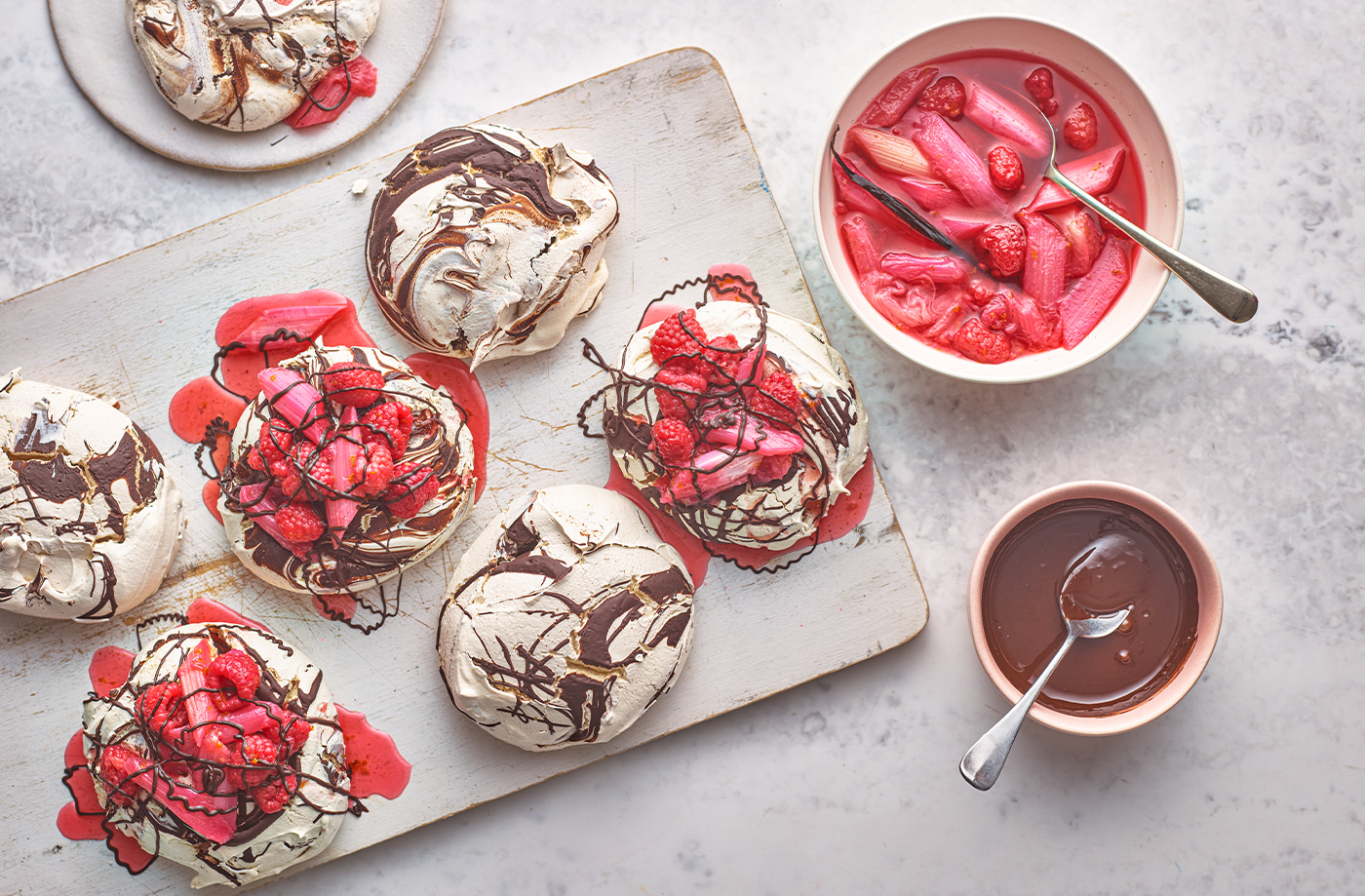Chocolate marbled meringues recipe