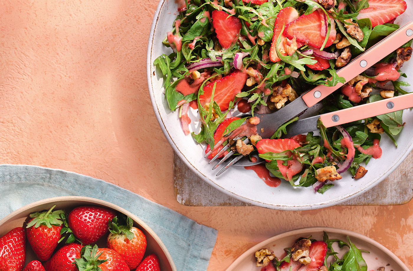 Salad with strawberry and balsamic vinaigrette recipe