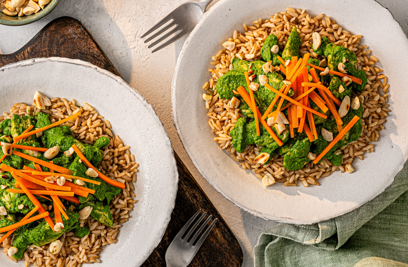 Spinach and peanut chicken stir-fry recipe