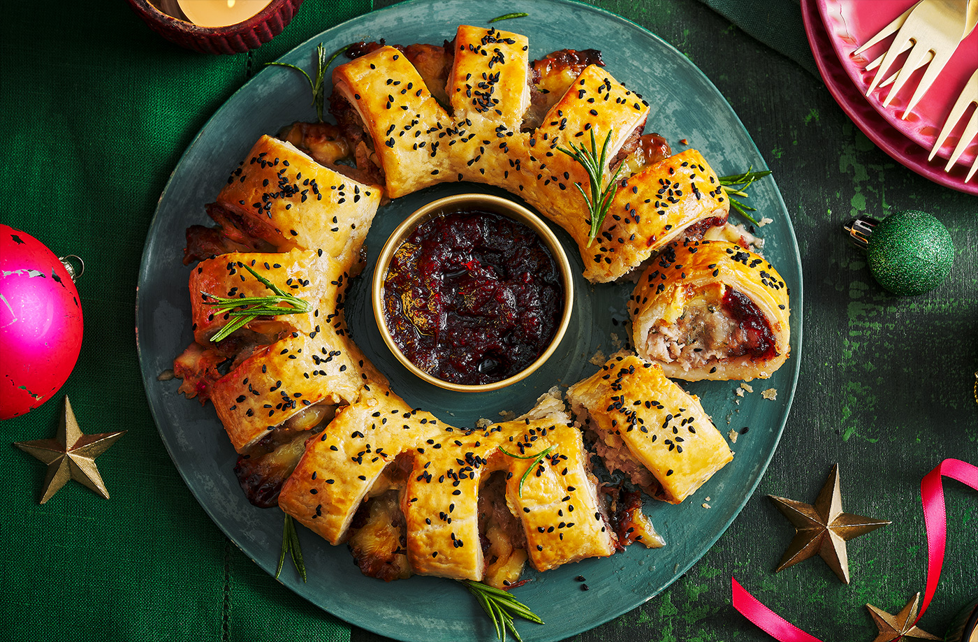 Cranberry and brie sausage roll wreath recipe