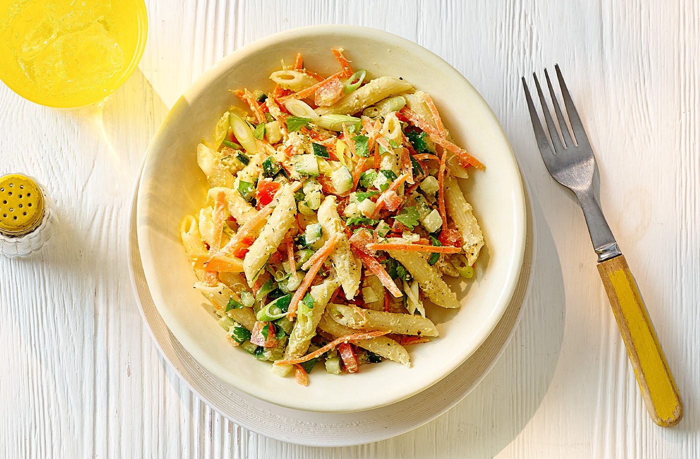 Houmous pasta salad with cucumber, tomatoes and carrots recipe