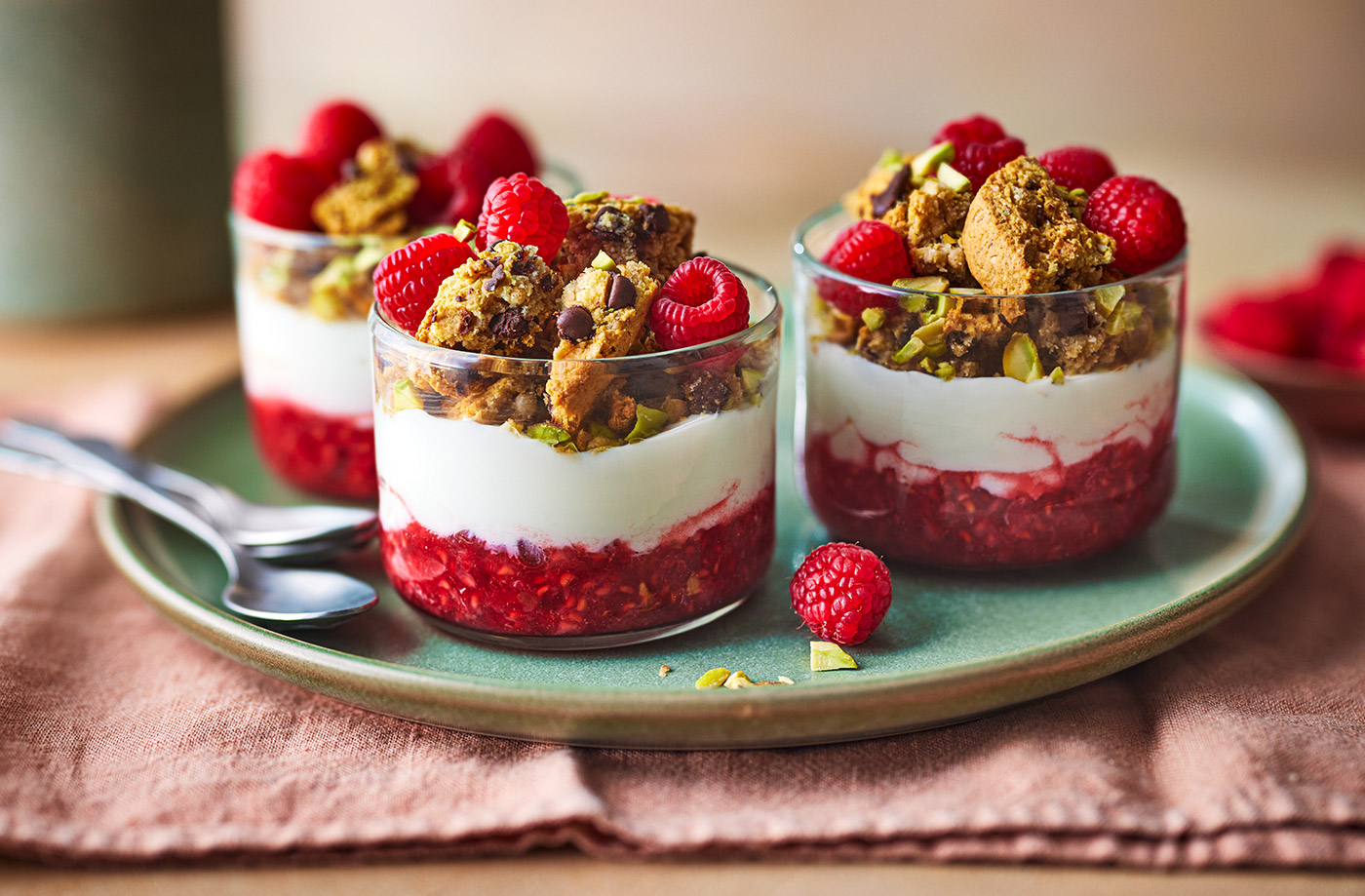 Pistachio and raspberry yogurt pots recipe