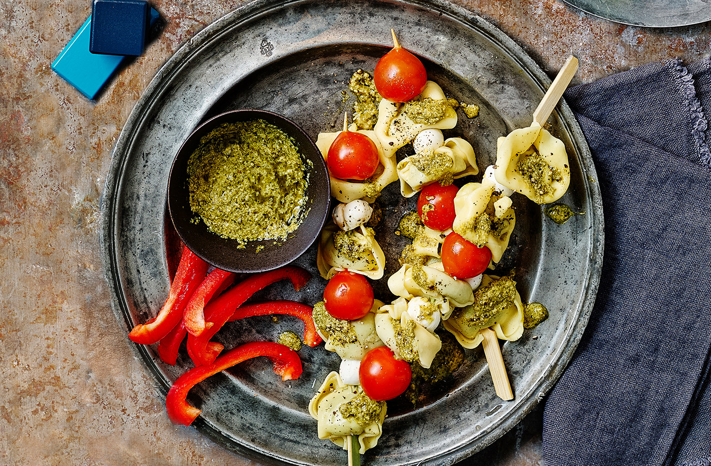 Tortelloni skewers with pesto dip recipe