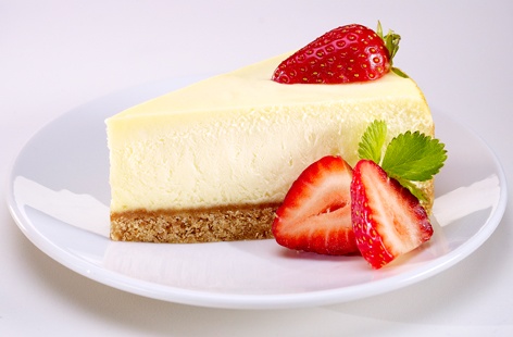 With a crumbly biscuit base, creamy, zesty topping, and plump, fresh fruit, this easy strawberry cheesecake recipe is sure to please