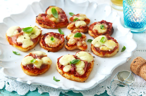 Your kids will love making these adorable mini star pizzas, and the fun twist is that they're made from bread slices