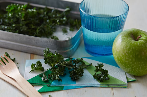 Snack healthy with these wonderfully crunchy kale crisps, a great lunchbox snack for adults and kids alike
