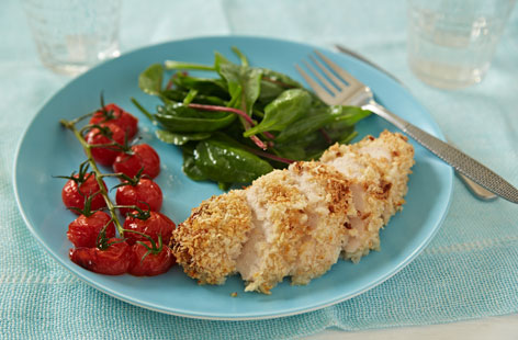 This panko fried chicken recipe is a delicious and healthy take on classic fried chicken. Japanese panko breadcrumbs bring gorgeous crunch to this healthy crispy chicken whilst still being a little lighter, which both kids and adults will love.