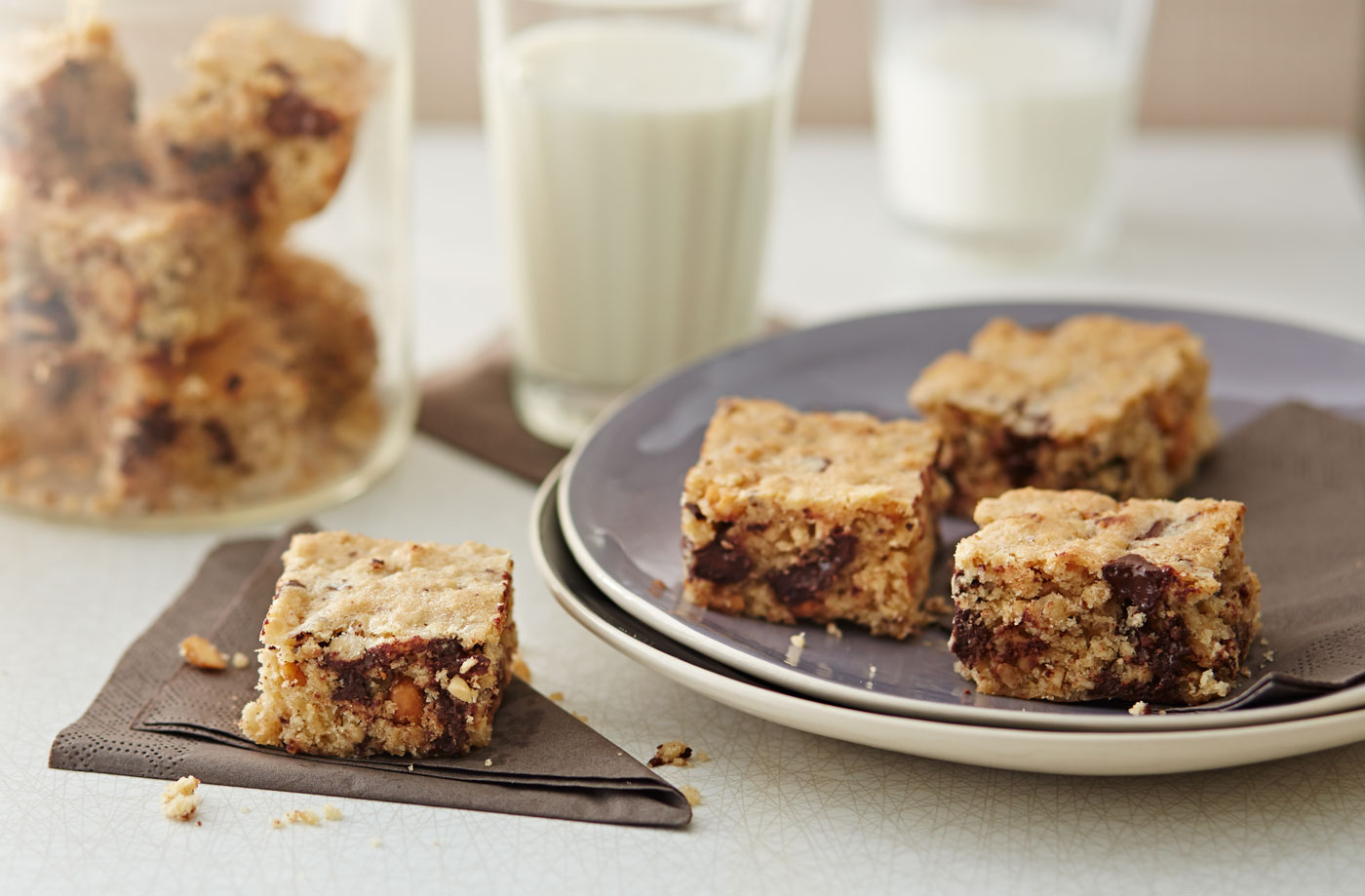 Peanut butter and chocolate cookie bars recipe