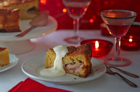 There's no better way to treat your loved one this Valentine's Day than with a beautiful cake