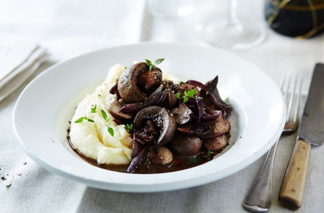 Impress your dinner guests with these tender, delicate flavoured lamb kidneys served in a rich red wine and mushroom sauce
