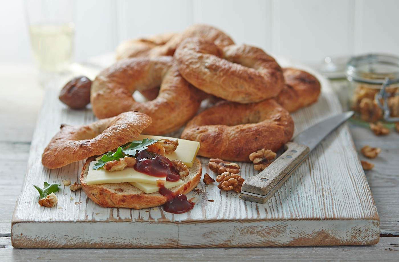 Fig, walnut and Gruyère bagel  recipe