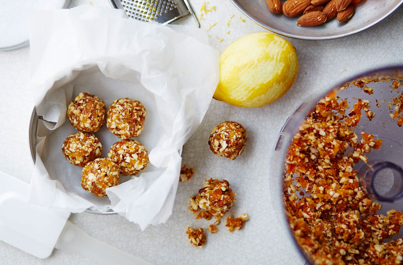 Gluten-free almond and dried apricot balls recipe