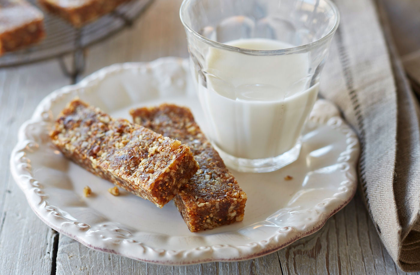 Gluten-free fig and pecan nut bars recipe