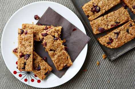 These crunchy nut-free snack bars are a tasty treat for those on the go