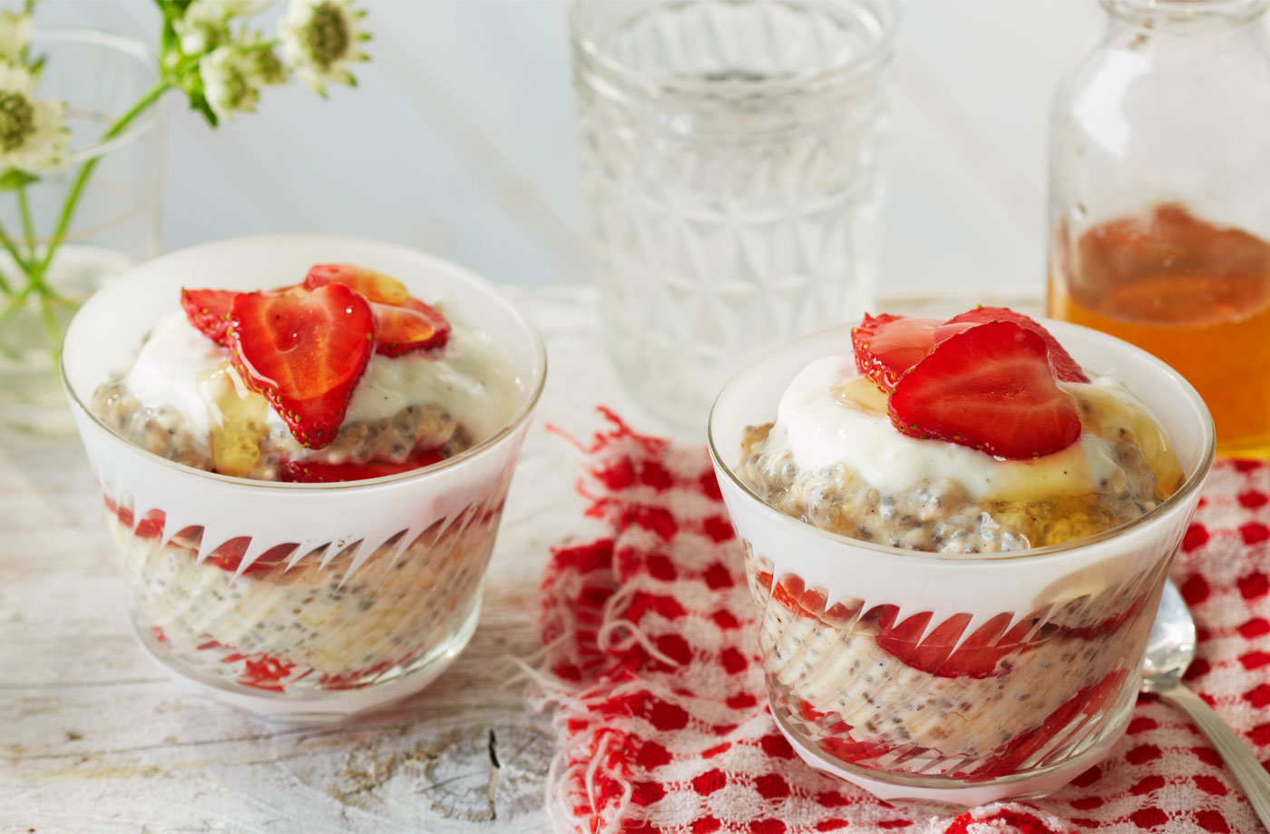 Strawberry, banana and oat chia cups recipe