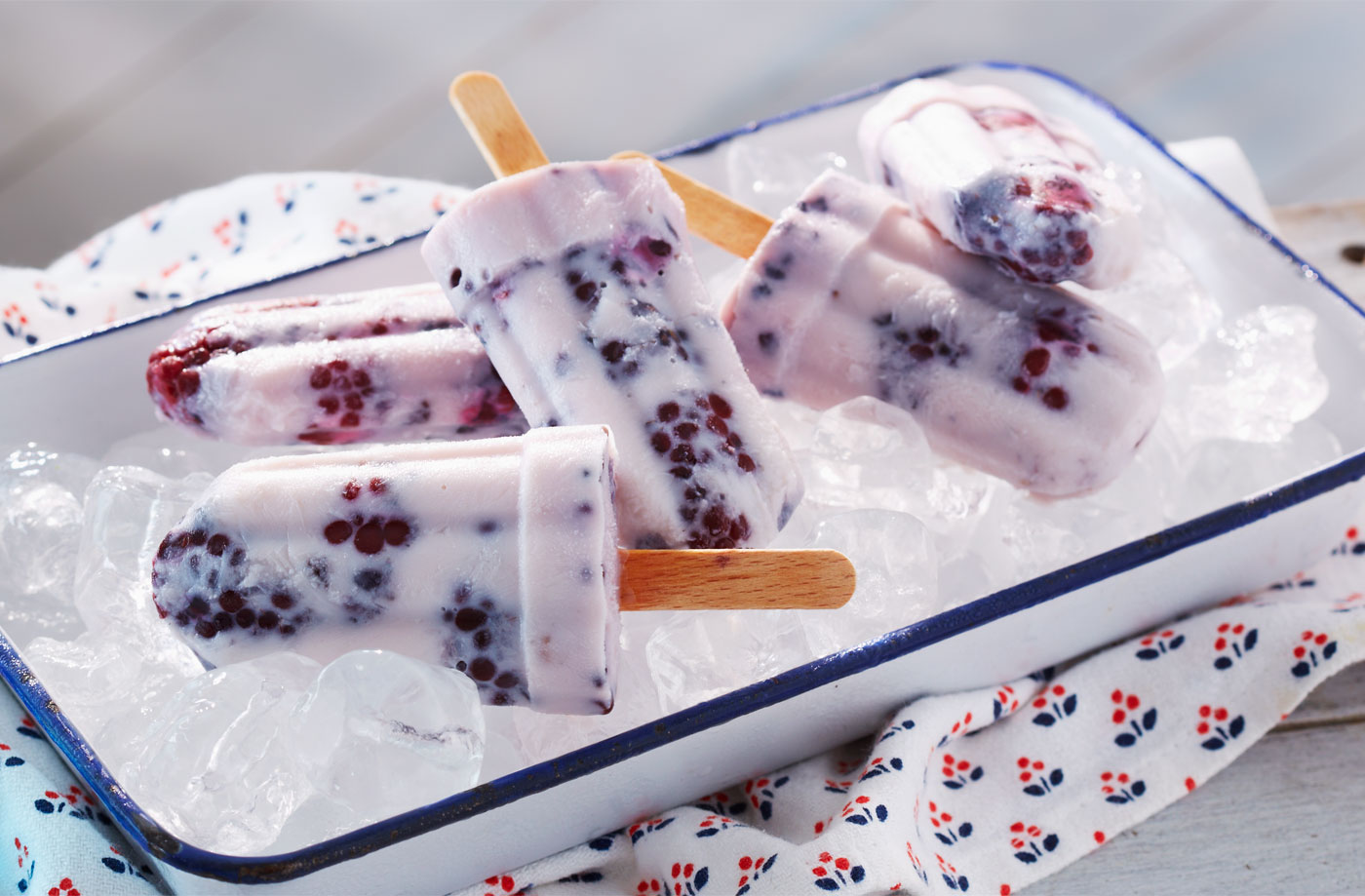 Milk ice lolly with blackberries recipe