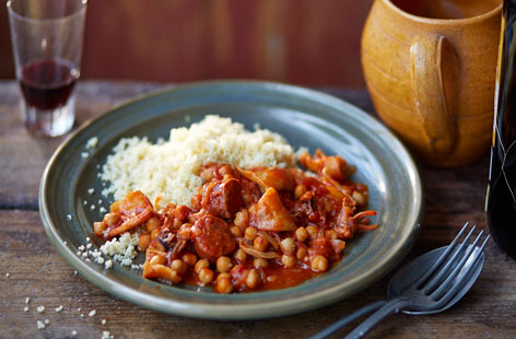 A brilliant use of Spanish ingredients to create a tender and comforting stew. This hearty dish is slowly cooked with squid and chickpeas, in a tomato-rich chorizo broth