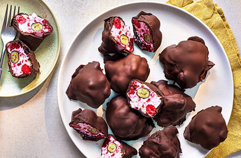 Use whatever berries you have to made these frozen yogurt bites. Coated in dark chocolate, the kids will love these as a summer snack. Keep a batch of these in your freezer to keep the kids happy all summer long.
