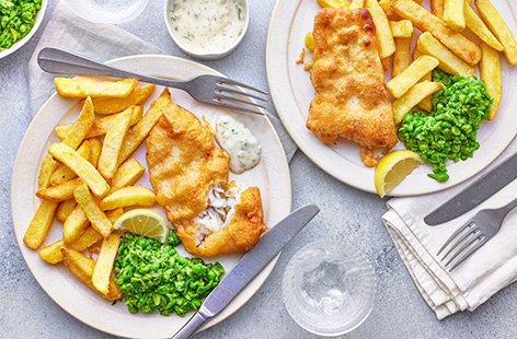 Make this pub classic of beer-battered fish with mushy peas from scratch in your own kitchen – everyone will love it