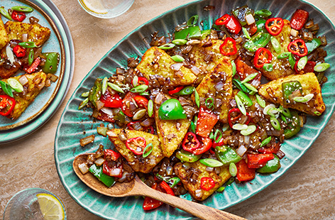 You've heard of salt and pepper chips, but have you tried salt and pepper hash browns? Fry the frozen favourite with peppers, garlic and Chinese five-spice for crispy and golden hash browns. These are delicious served with crispy fried eggs for a weekend brunch treat.