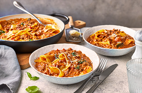 Lasagne soup... yep you read that right! Transform the family favourite dinner into an easy soup, a perfect warming and filling meal for the colder months. With a dash of cream and plenty of Parmesan and mozzarella, this lasagne soup recipe is comfort in a bowl.