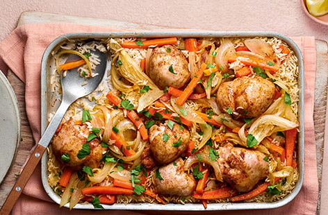 You fancy a biryani but like the idea of a traybake? Look no further than this healthy and budget-friendly one-pot wonder! The smell alone is delicious, and it tastes incredible with gorgeous curry and chilli flavours.