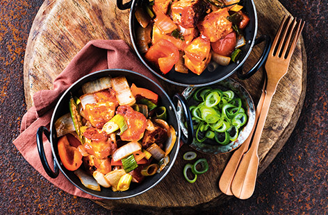 Every bite of this moreish Indo-Chinese-style dish is a flavour sensation. Serve this quick and easy veggie curry alongside rice for a fab Friday night fakeaway!