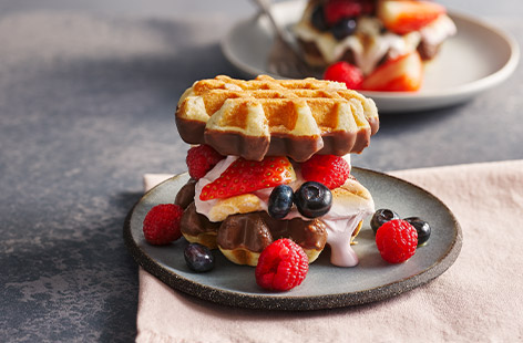 Belgian chocolate waffles meet s’mores
in this oozy, indulgent dessert ideal for an easy weeknight treat.