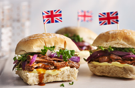 Looking for a quick and delicious snack or meal? Try these easy roast beef sliders! Made with tender beef brisket, caramelised onions, and a creamy mustard mayonnaise, these sliders are perfect for a satisfying lunch or a fun appetiser for your next gathering.