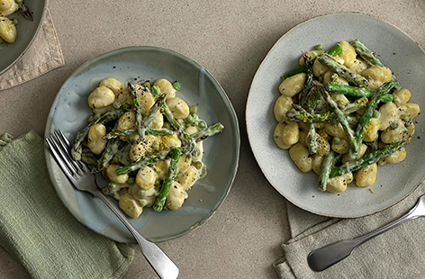 Deliciously creamy and ready on the table in just 10 minutes, this zesty asparagus gnocchi is the ultimate weeknight dinner