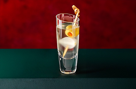 A reinvigorating mini martini! The perfect classic cocktail to enjoy between Christmas and New Year. Try with something fiery or fragrant like a turkey curry.
