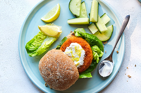For an easy lunch idea for kids, make these simple fishcake burgers. Sandwich fishcakes in a wholemeal roll with a dollop of yogurt, then add lettuce and cucumber for a healthy lunch that still feels like a treat!
