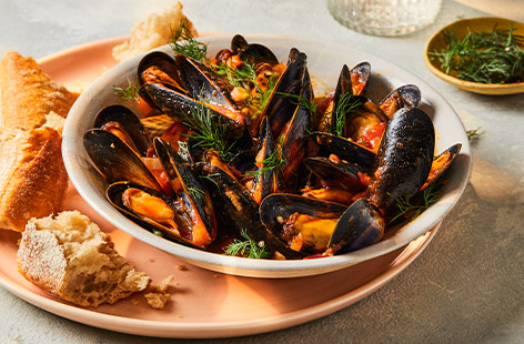 If you love seafood, try this mussels recipe featuring ready-prepped mussels and a spicy, tomatoey harissa broth. Serve with crusty baguette to mop it all up – a quick and easy dinner for two.