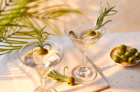 Martinis are known for their strong kick but
serving them in mini form allows you to enjoy all
the flavour and elegance without overdoing it.
Try them as an aperitif or stylish sundowner.