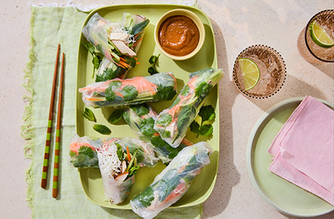 These no-cook summer rolls are light, fresh and perfect for warmer days. Packed with crisp vegetables, tender roast turkey and herbs, they’re wrapped in rice paper and served with a punchy
peanut dipping sauce. Fun to make, great to share, no hob required – soak, roll, dip!